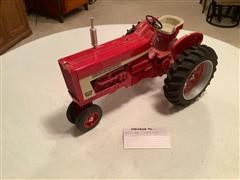 Farmall 806 1/8th Scale Toy Tractor 