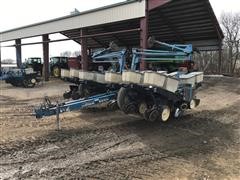 Kinze 2200 12R30" Planter 