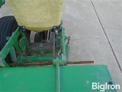 items/d692a813e29def1195f6000d3a620d5e/johndeere7000-71002row303pointmountplanter_1645dabdfbf84f1595ad5a3d0ff94b91.jpg