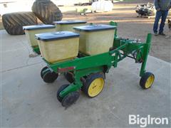 items/d692a813e29def1195f6000d3a620d5e/johndeere7000-71002row303pointmountplanter_47b6c68bc93845c69e3527cd5123c011.jpg