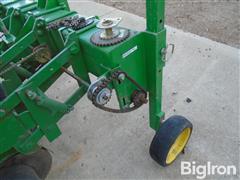 items/d692a813e29def1195f6000d3a620d5e/johndeere7000-71002row303pointmountplanter_4fb259b040764562963f0c3e5692882a.jpg