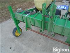 items/d692a813e29def1195f6000d3a620d5e/johndeere7000-71002row303pointmountplanter_cd2a7dd04b364062b103151a7fd001c1.jpg