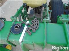 items/d692a813e29def1195f6000d3a620d5e/johndeere7000-71002row303pointmountplanter_d5bf9994a7a8471e8312ac87f7a7c174.jpg