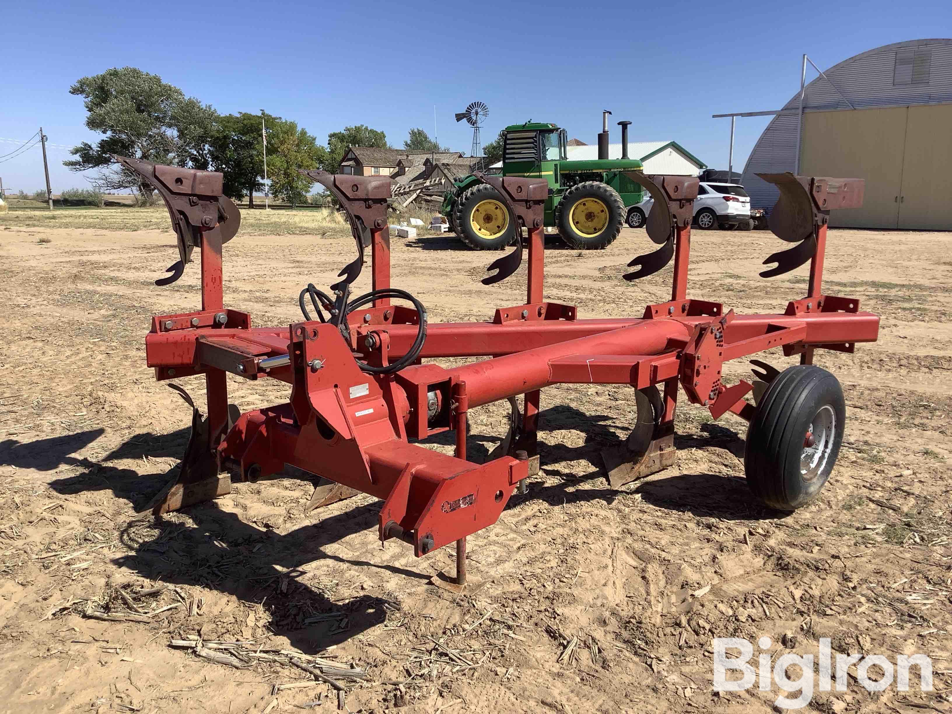 Case IH 165 5-Bottom Rollover Plow 