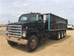 1987 International 2375 Tri/A Grain Truck 