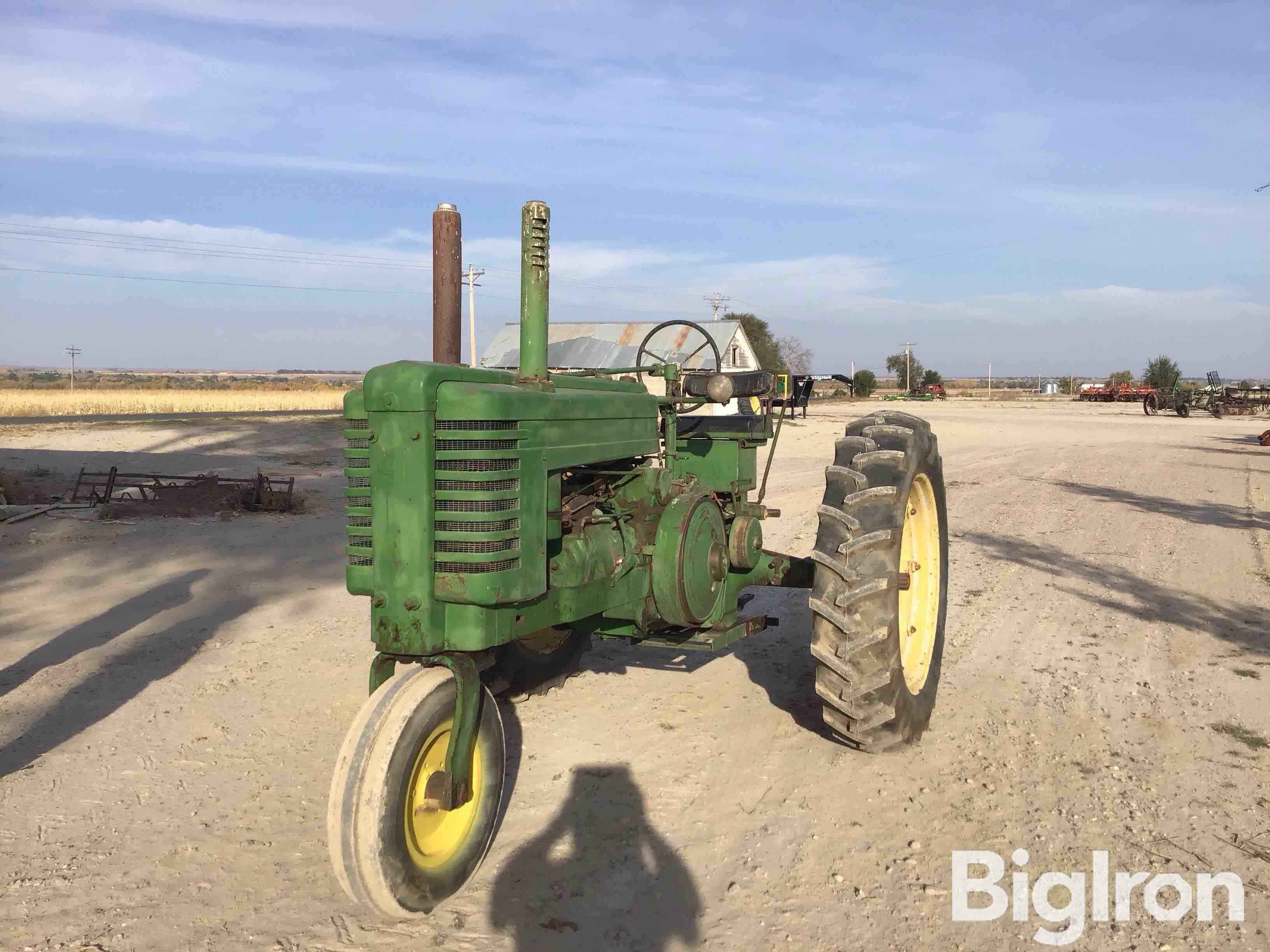 1953 John Deere G 2WD Tractor 