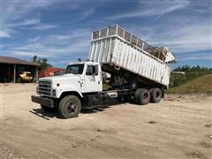 1988 International F2574 S-Series T/A Silage/Grain Truck 