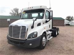 2015 Freightliner Cascadia 113 T/A Truck Tractor 
