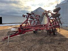 Case IH 4800 Vibra-Shank 24’ Field Cultivator 