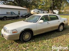 2003 Lincoln Luxury Town Car 