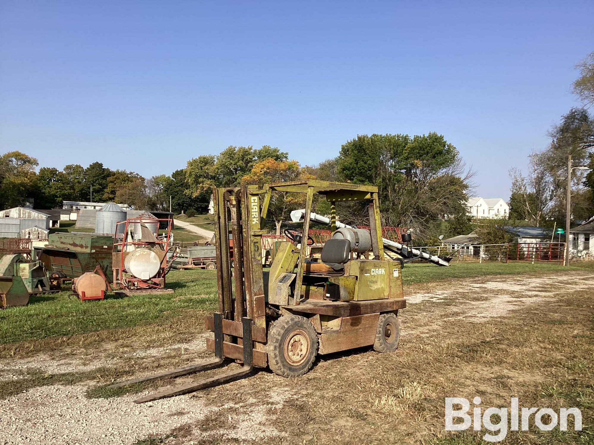 Clark C300Y50LP 5000lb Forklift 