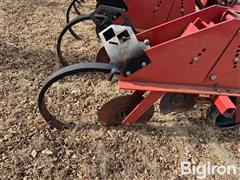 items/da4fca67eef3ef11a4de002248916f6f/case-ih-1840-8r30-cultivator_09a89ed7f9cc4ee990cefab5cfa21606.jpg