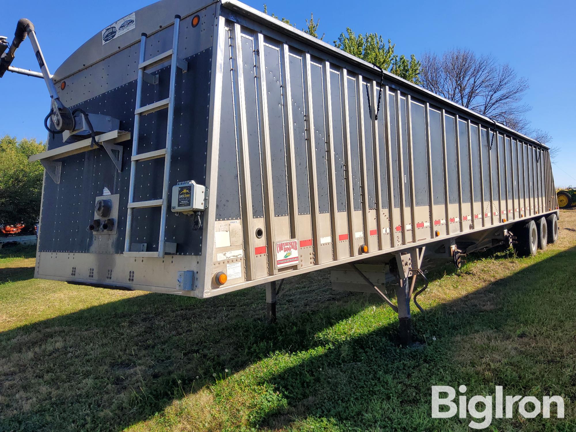 2012 Cornhusker 800 Ultra-Lite Aluminum Tri/A Grain Trailer 