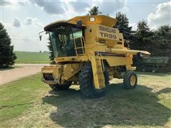 2001 New Holland TR99 Combine 