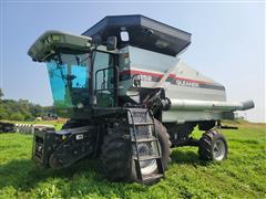 1999 Gleaner R52 2WD Combine 