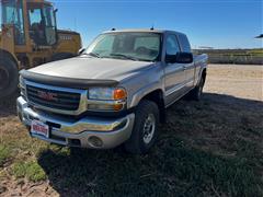 2004 GMC Sierra 2500 HD 4x4 Extended Cab Pickup 