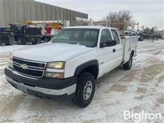 2006 Chevrolet 3500 4x4 Extended Cab Utility Truck 