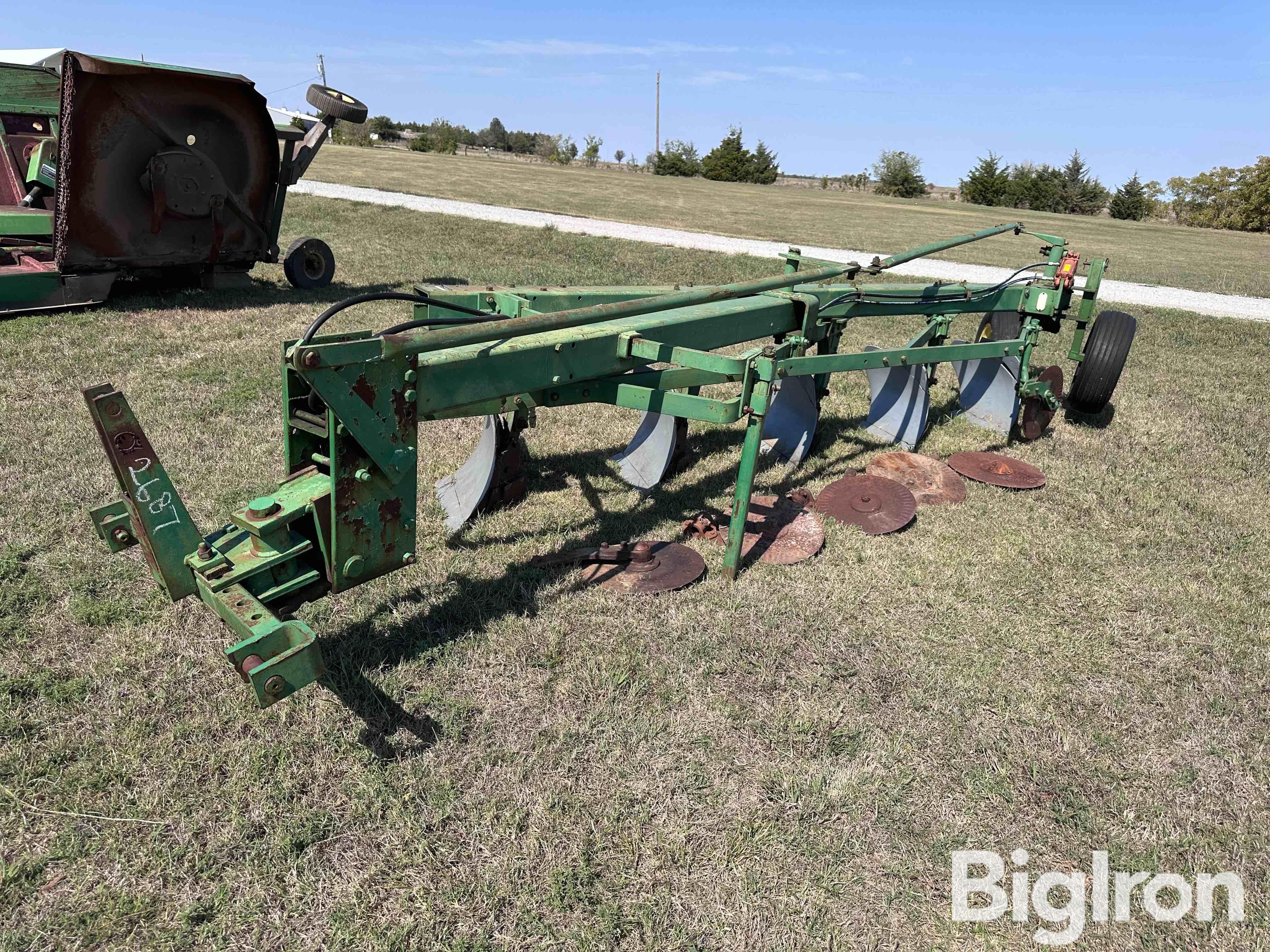 John Deere 1350-1450 5-18” 5-Bottom Plow 