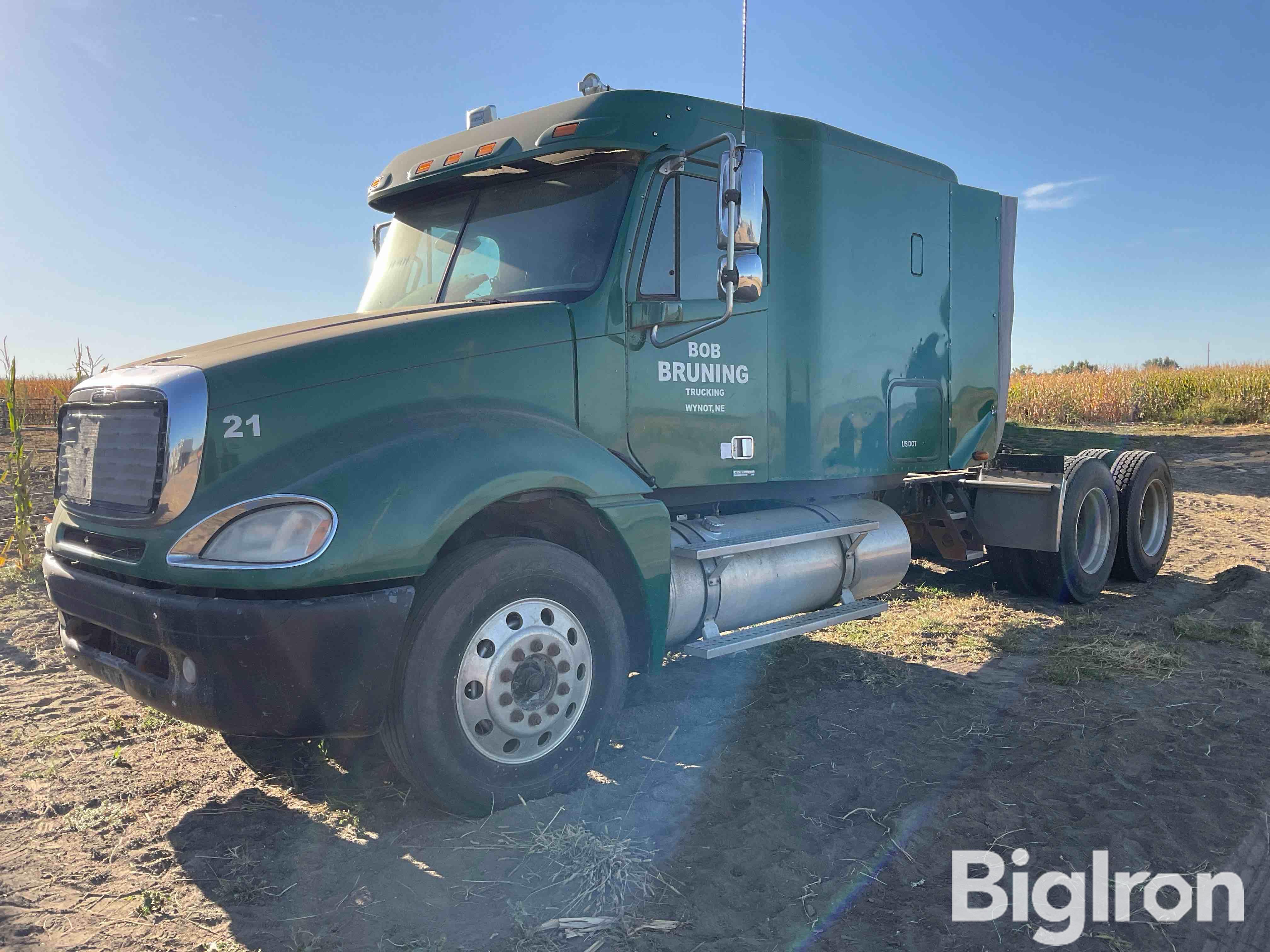 2005 Freightliner Columbia 120 T/A Truck Tractor 