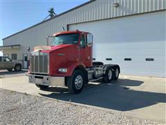 2000 Kenworth T800 T/A Truck Tractor 