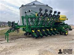 2016 John Deere 1795 MaxEmerge 5 16/31 Planter 