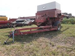 International 914 Pull-Type Combine 