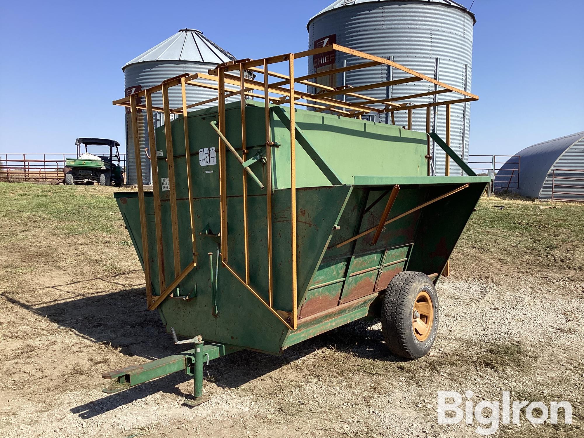 Richard Cox MFG, CO Portable Feeder W/Gates 