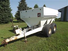 Willmar 800 T/A Pull-type Dry Fertilizer Spreader 