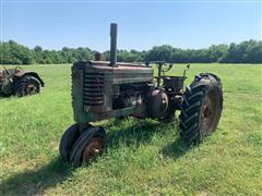 1952 John Deere G 2WD Tractor 