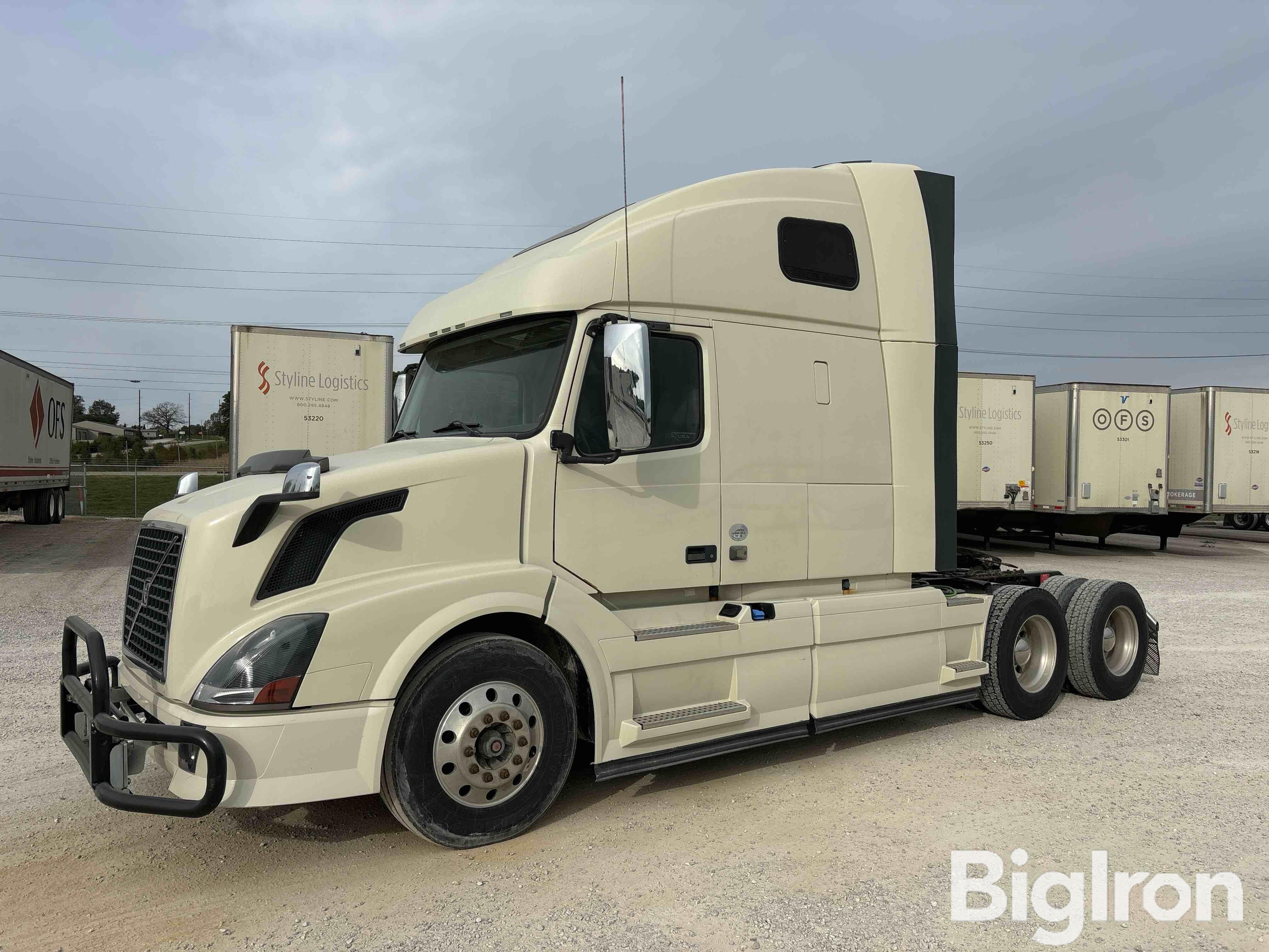 2014 Volvo VNL T/A Sleeper Truck Tractor 