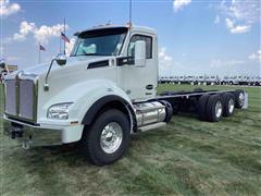 2024 Kenworth T880 Tri/A Cab & Chassis 