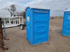 items/e1340e999760ed11a76e0003fff934d4/polyjohnpjn3portablerestroom-2_89f74cdfeac9409690c2eec13b9c639b.jpg