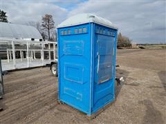 items/e1340e999760ed11a76e0003fff934d4/polyjohnpjn3portablerestroom-2_cd824ddd6321478084a114235f110c89.jpg