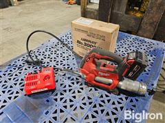 Milwaukee Cordless Grease Gun & Battery 