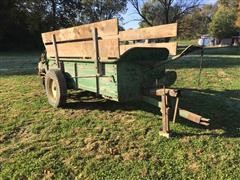 John Deere Pull-Type Manure Spreader 