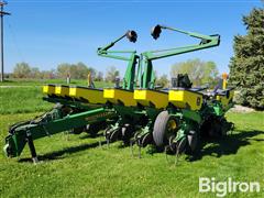 2000 John Deere 1760 MaxEmerger 12R30" Planter 