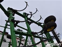 items/e40a09461cacef1195f6000d3a620d5e/johndeere2210fieldcultivator-19_67bf45cf6c1d4a5784491527a998f6a9.jpg