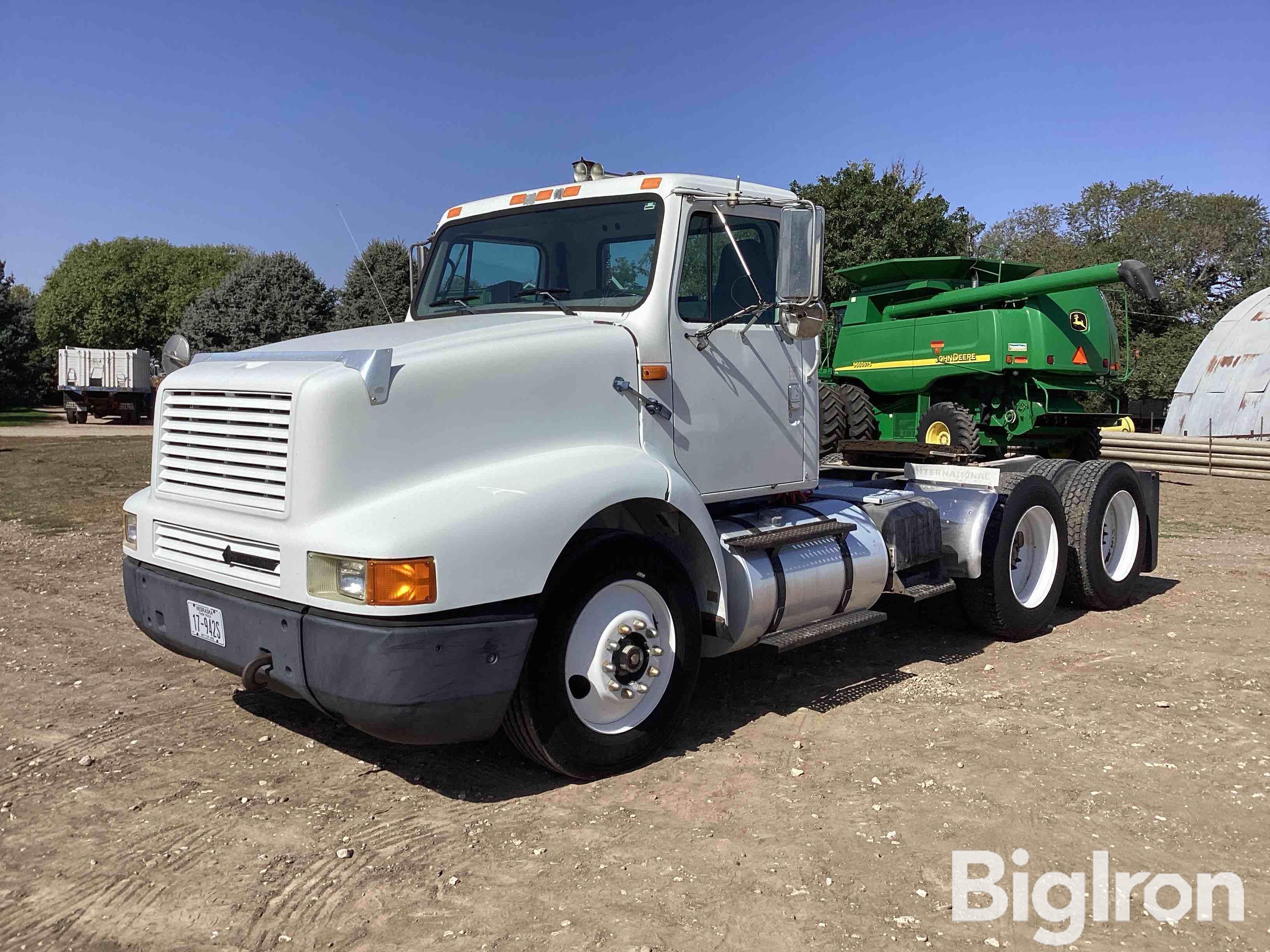 1996 International 8200 T/A Truck Tractor 