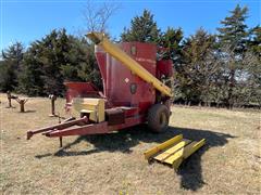 New Holland 359 Grinder/Mixer & Hay Table 