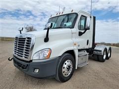 2014 Freightliner Cascadia 125 T/A Day Cab Truck Tractor 