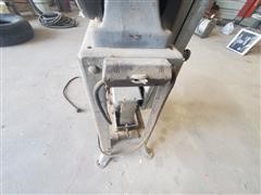 items/e4ca31a8dfd3eb11ba5e0003fff9400f/deltamilwaukeebandsaw_96196eb8b8244cf49b0eaecda9f5f9d5.jpg