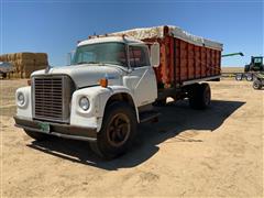 1974 International LoadStar 1700 S/A Grain Truck 