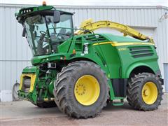 2017 John Deere 8700 Self-Propelled Forage Harvester 