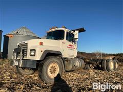 1996 Mack RD690S T/A Truck & Chassis w/ Wet Kit 