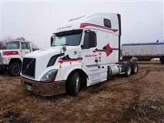 2011 Volvo VNL T/A Condo Sleeper Truck Tractor 