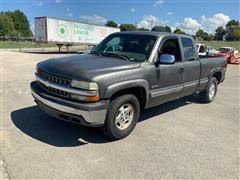 2002 Chevrolet 1500 4x4 Extended Cab Pickup 