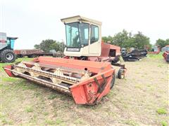 Hesston 6600 Self-Propelled Windrower 