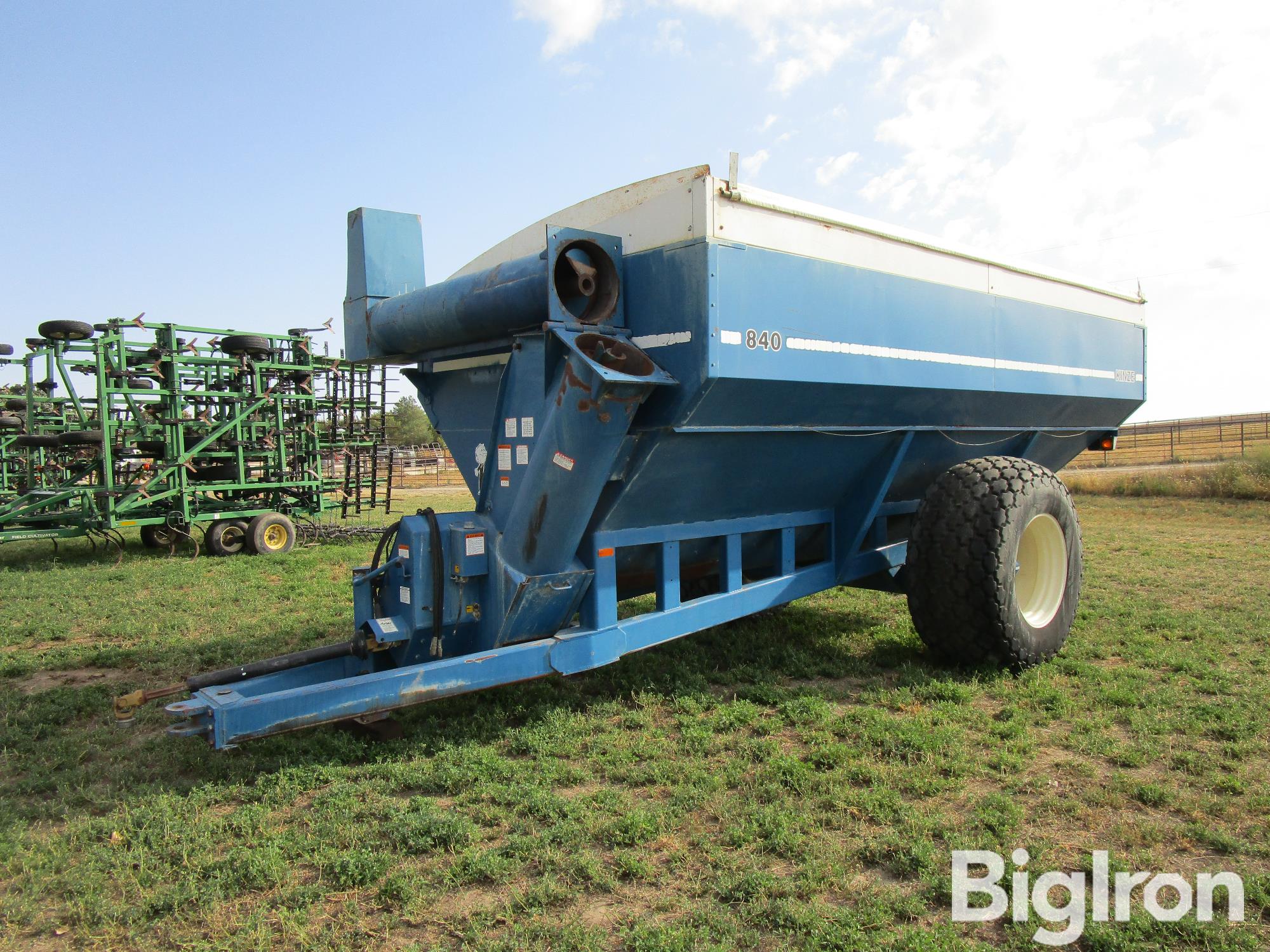 Kinze AW 840 Grain Cart 