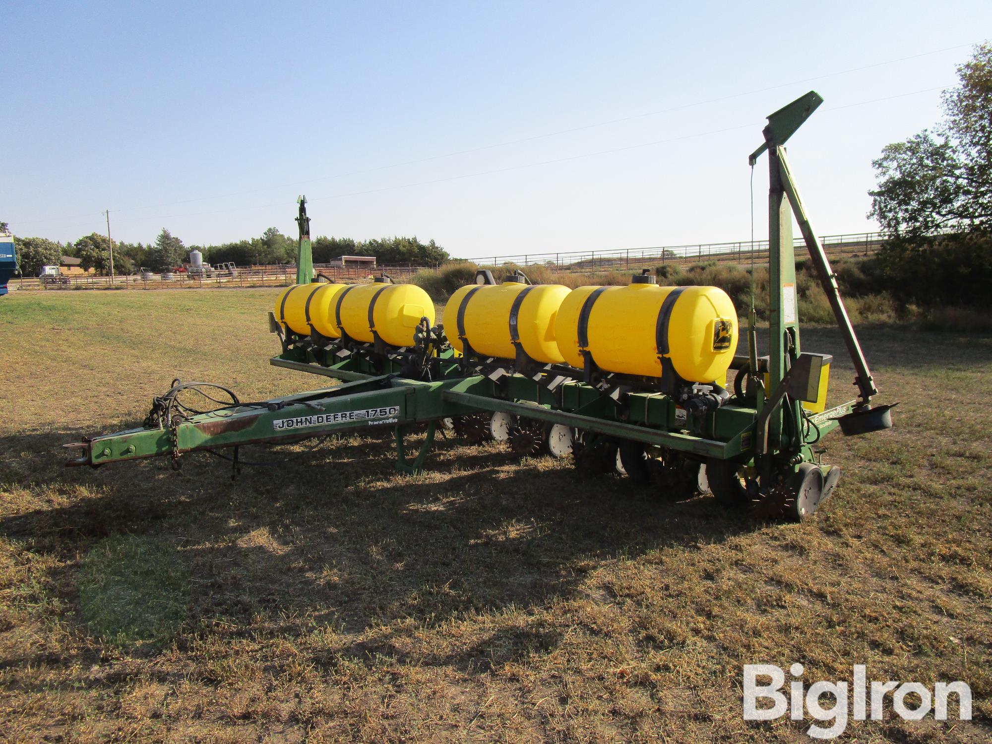 John Deere 1750 8R30 Pull Type Planter w/ Liquid Fertilizer 