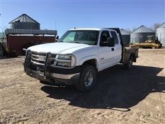 2004 Chevrolet 2500HD 4x4 Extended Cab Flatbed Pickup 